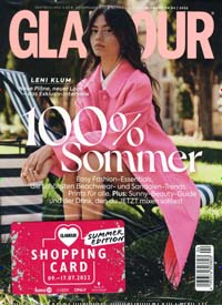 Titelbild der Ausgabe 4/2022 von Glamour. Diese Zeitschrift und viele weitere Frauenzeitschriften als Abo oder epaper bei United Kiosk online kaufen.